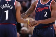 开云体育下载-同场30+得分，哈登：我和伦纳德是NBA历史上最具天赋的两名球员